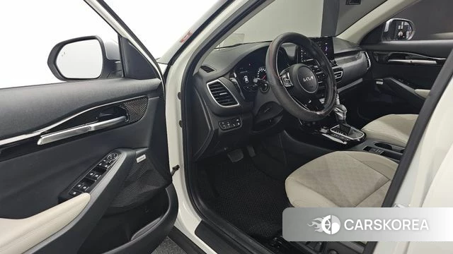 Kia Seltos 2022 Белый из Кореи, фото 2