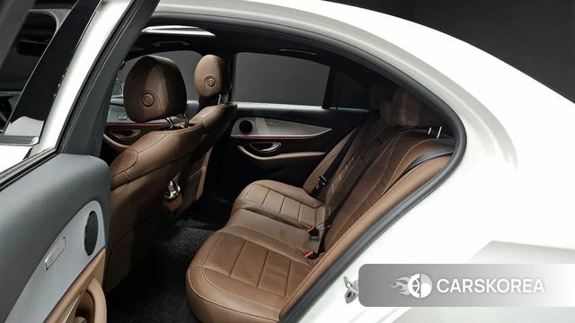 Mercedes-Benz E-Class W213 2021 Белый из Кореи, фото 2