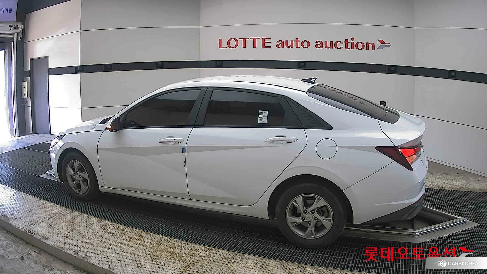 Hyundai Avante 2022 Polar White из Кореи, фото 2