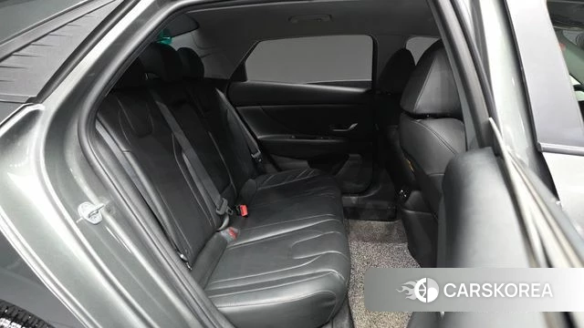 Hyundai Avante (CN7) 2022 Серебристо-серый из Кореи, фото 2