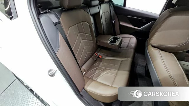 BMW 5 Series (G60) 2024 Белый из Кореи, фото 2