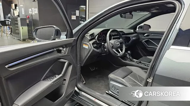 Audi Q3 (F3) 2023 Серый из Кореи, фото 2