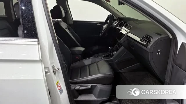 Volkswagen Tiguan second Generation 2020 Белый из Кореи, фото 2