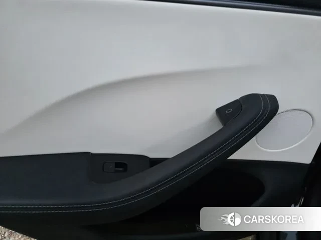 Tesla Model 3 2025 Черный из Кореи, фото 2