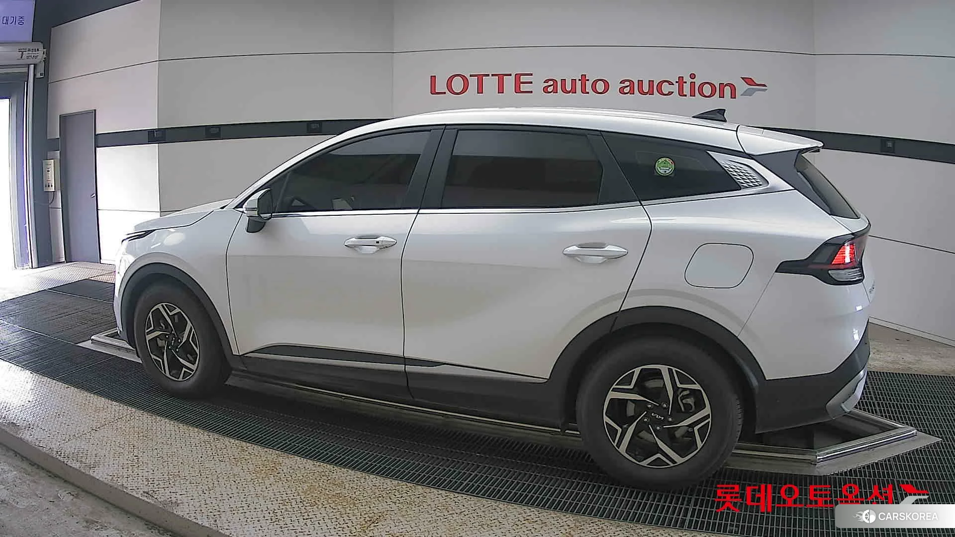 Kia Sportage 2022 Snow White Pearl (optional) из Кореи, фото 2