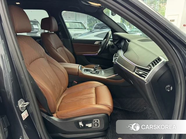 BMW X7 2021 Темно-серый из Китая, фото 2