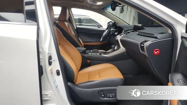Lexus NX300h 2018 Белый из Кореи, фото 2