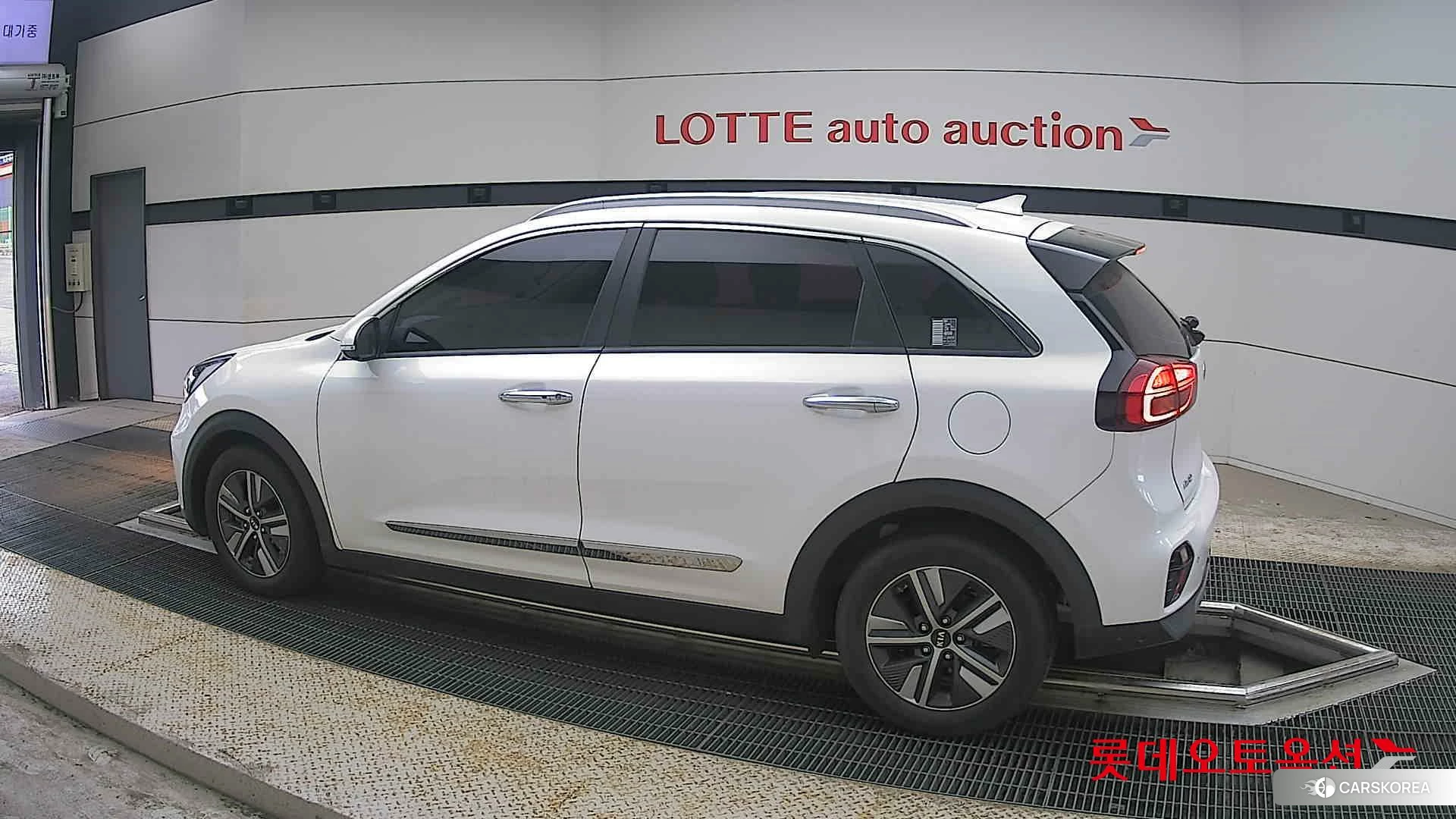 Kia Niro Hybrid 2020 Snow White Pearl (optional) из Кореи, фото 2