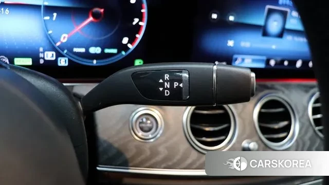 Mercedes-Benz E-Class W213 2023 Белый из Кореи, фото 2