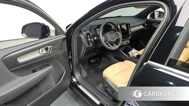 Volvo XC40 2022 Черный из Кореи, фото 2