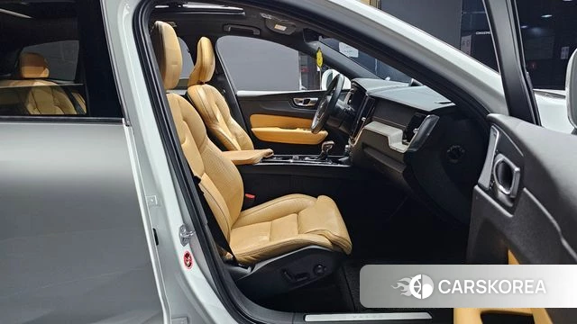 Volvo XC60 second Generation 2018 Белый из Кореи, фото 2