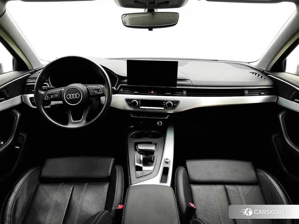 Audi A4L 2022 Silver/gray из Китая, фото 2