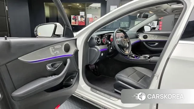 Mercedes-Benz E-Class W213 2018 Белый из Кореи, фото 2