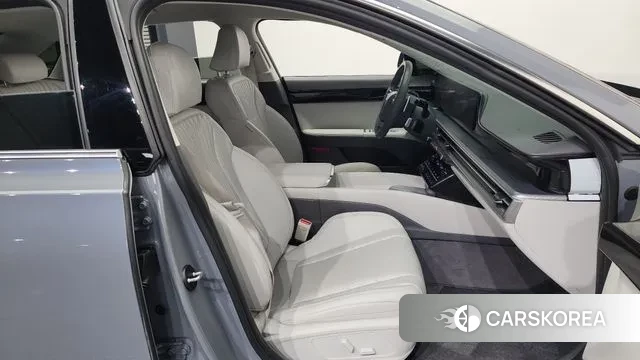 Hyundai Grandeur (GN7) 2023 Светло-серебряный цвет из Кореи, фото 2