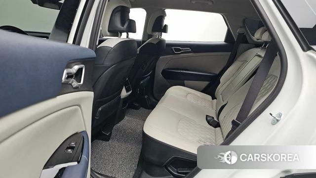 Kia Sportage 5th Generation Hybrid 2023 Белый из Кореи, фото 2