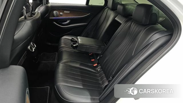 Mercedes-Benz E-Class W213 2018 Белый из Кореи, фото 2
