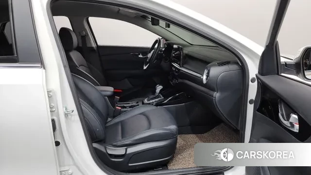 Kia The New K3 2nd generation 2022 Белый из Кореи, фото 2