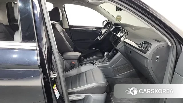 Volkswagen Tiguan second Generation 2022 Черный из Кореи, фото 2