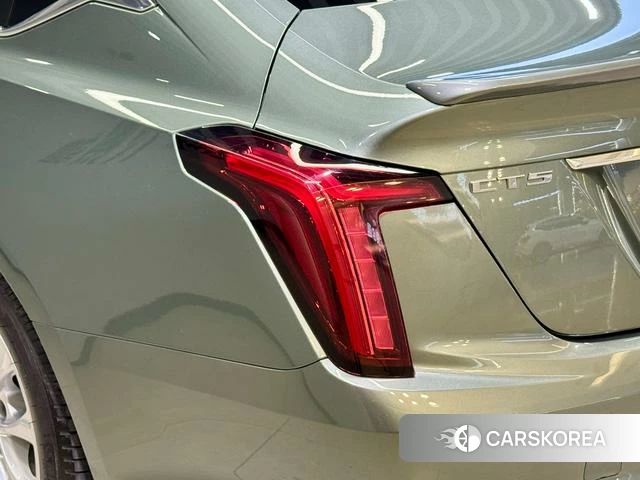 Cadillac CT5 2023 Зеленый из Китая, фото 2