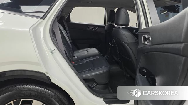 Kia Sportage 5th Generation Hybrid 2023 Белый из Кореи, фото 2