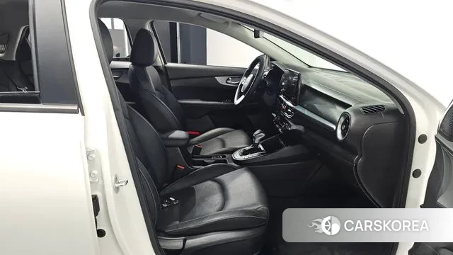 Kia The New K3 2nd generation 2022 Белый из Кореи, фото 2