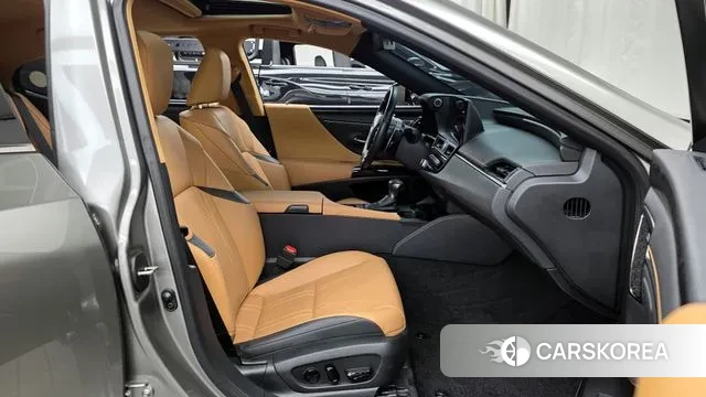 Lexus ES300h 7th generation 2024 Песочный из Кореи, фото 2