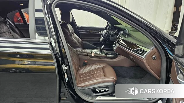 BMW 7 Series (G11) 2021 Черный из Кореи, фото 2