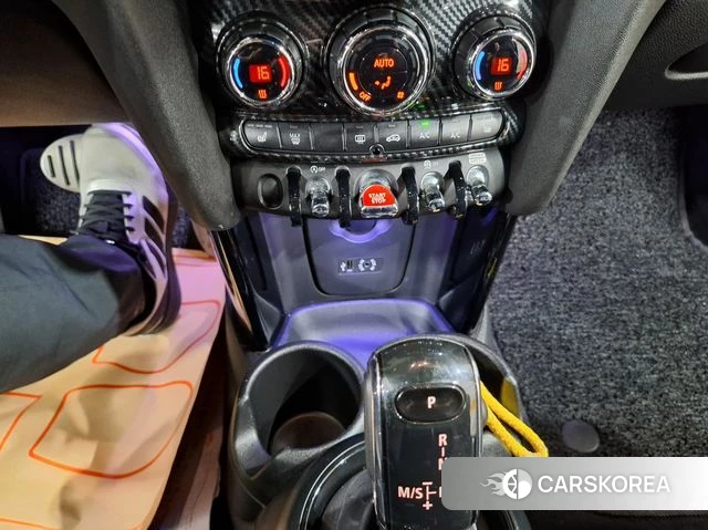 Mini Cooper D 2018 Черный из Кореи, фото 2