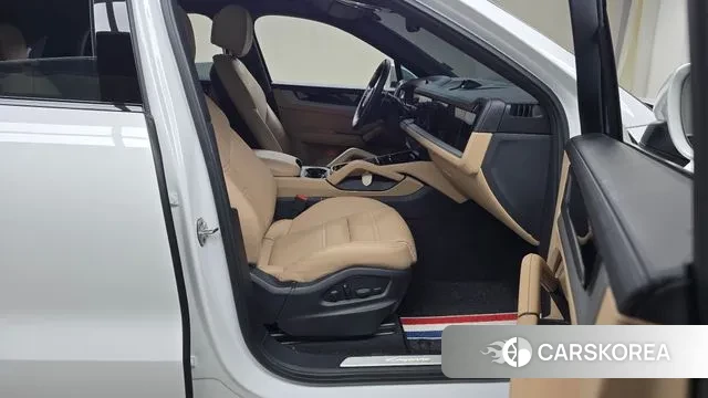 Porsche Cayenne (PO536) 2024 Белый из Кореи, фото 2