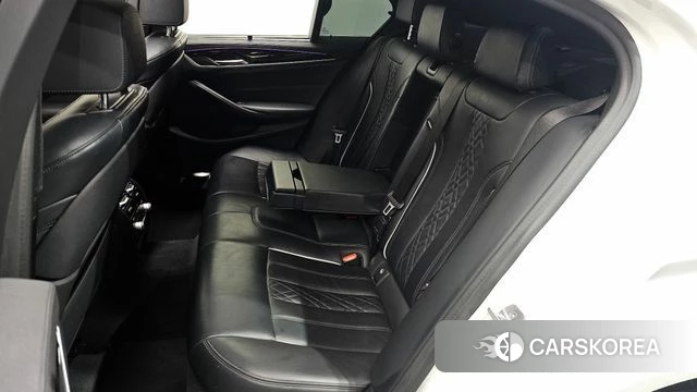 BMW 5 Series (G30) 2019 Белый из Кореи, фото 2