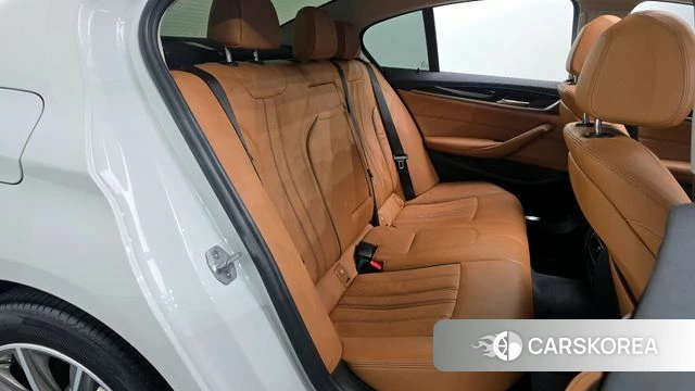 BMW 5 Series (G30) 2018 Белый из Кореи, фото 2