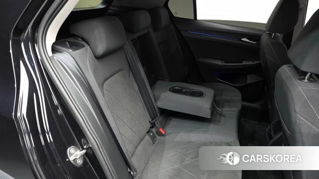 Volkswagen Golf 8th Generation 2024 Черный из Кореи, фото 2