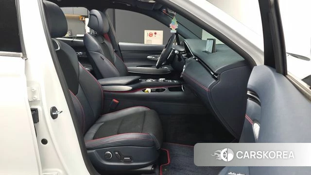 Genesis GV70 2022 Белый из Кореи, фото 2