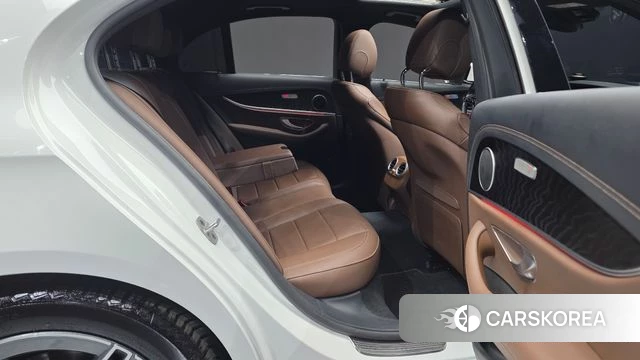 Mercedes-Benz E-Class W213 2022 Белый из Кореи, фото 2