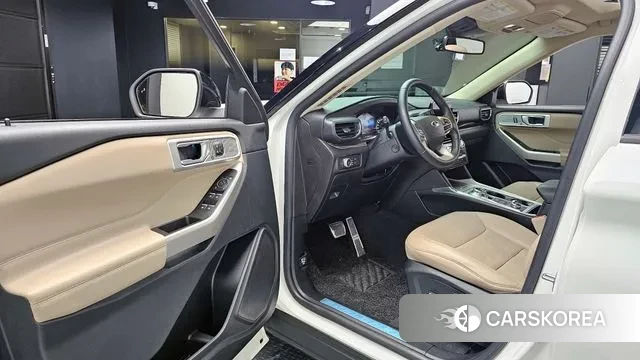 Ford Explorer 6th Generation 2022 Белый из Кореи, фото 2