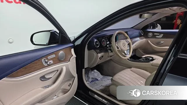 Mercedes-Benz E-Class W213 2018 Синий из Кореи, фото 2