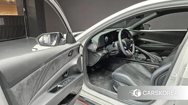 Hyundai The New Avante (CN7) 2024 Серебристо-серый из Кореи, фото 2