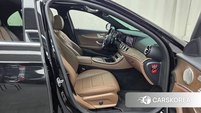 Mercedes-Benz E-Class W213 2021 Черный из Кореи, фото 2