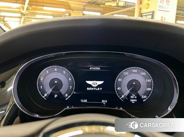 Bentley Bentayga 2023 Золотой из Кореи, фото 2