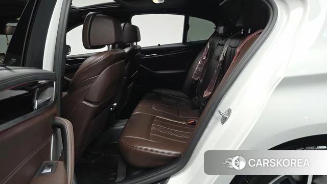 BMW 5 Series (G30) 2022 Белый из Кореи, фото 2