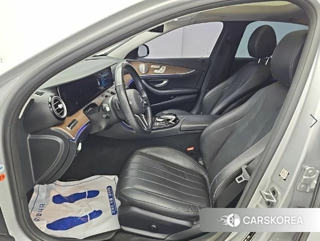 Mercedes-Benz E-Class W213 2019 Серебристо-серый из Кореи, фото 2
