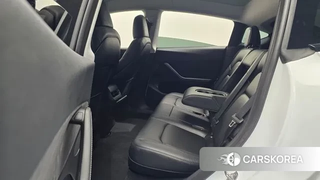 Tesla Model Y 2023 Белый из Кореи, фото 2