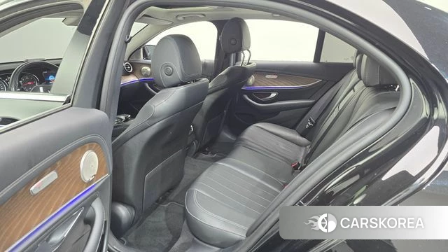 Mercedes-Benz E-Class W213 2019 Черный из Кореи, фото 2