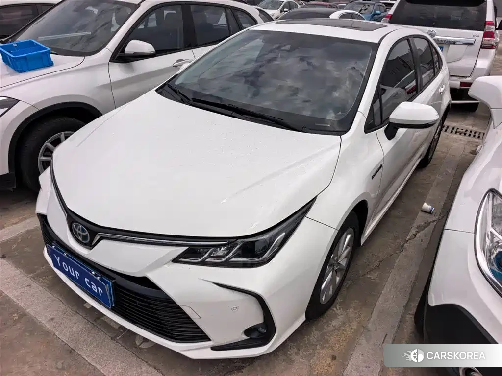 Toyota Corolla 2023 Белый из Китая, фото 2