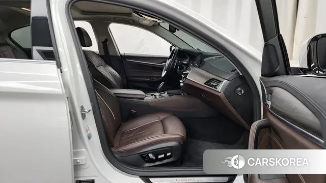 BMW 5 Series (G30) 2020 Белый из Кореи, фото 2