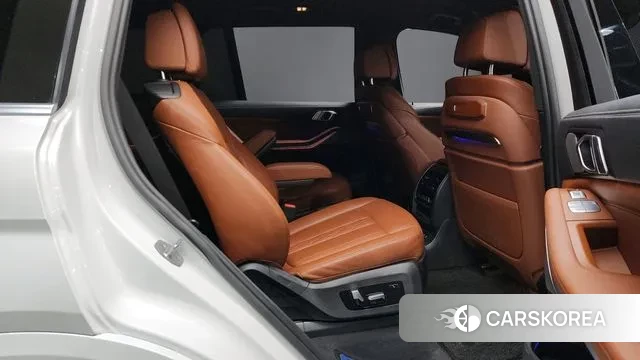 BMW X7 (G07) 2023 Белый из Кореи, фото 2