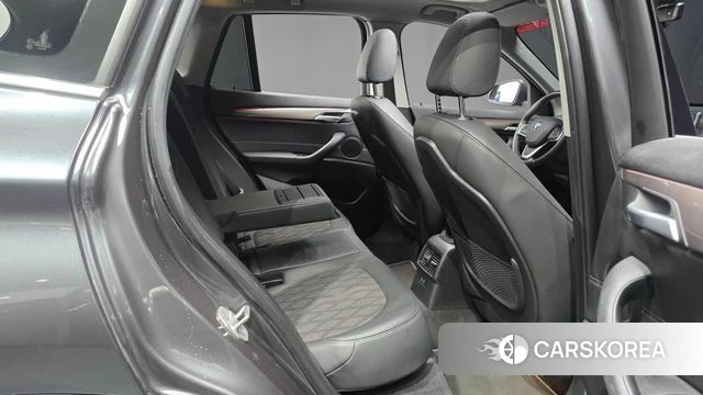 BMW X1 (F48) 2021 Серый из Кореи, фото 2