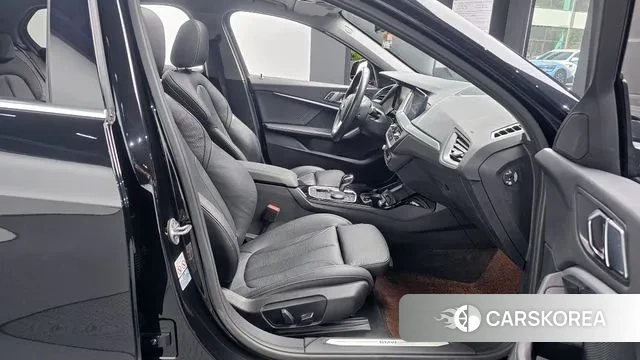 BMW 1 Series (F40) 2022 Черный из Кореи, фото 2