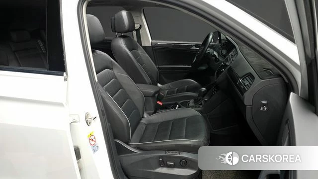 Volkswagen Tiguan second Generation 2020 Белый из Кореи, фото 2