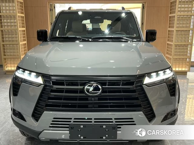 Lexus GX 2025 Серебристо-серый из Китая, фото 2